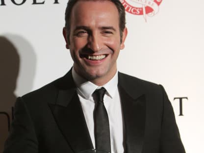 Jean Dujardin hat gut lachen: Für seine Rolle im Stummfilm "The Artist" räumt der Franzose momentan einen Preis nach dem anderen ab