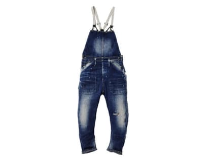 23. September 2012: Last but not least! Die derbe Jeans-Latzhose ist ein echtes Investment-Piece! Latzhose im Used-Look von G-star, ca. 240 Euro