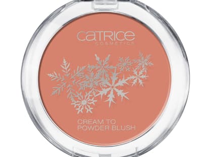 Auf die Foundation folgt das Rouge, welches einen durch seinen Glow strahlen lässt. "Creme to Powder Blush 01 Coral -al-al-al" von Catrice Cosmetics, ca. 4 Euro, limitiert