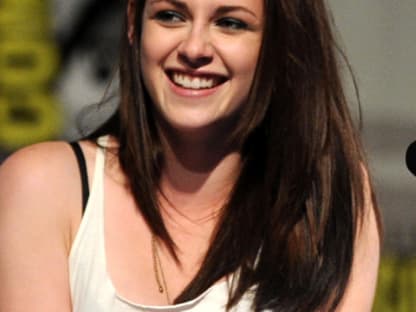 Endlich mal strahlend und gut gelaunt: Kristen Stewart bei dem Pressetermin zu ihrem Film "Snow White And The Huntsmen"