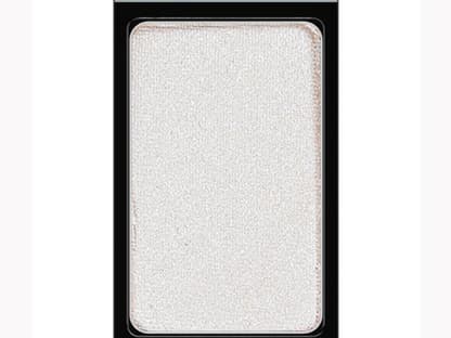 Direkt unter den Augenbrauen wird ein heller Ton aufgetragen, dass öffnet optisch das Auge und sieht trotzdem sehr natürlich aus. "Eyeshadow 27" von Artdeco, ca. 5 Euro
Kaufen Sie den Lidschatten hier im <a href="http://shop.ok-magazin.de/artdeco-augenmakeup-lidschatten-1-0-stueck,ltk2i4mpjserawcb,i" target="_blank">OK!-Shop</a>