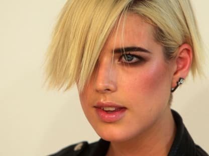 Agyness Deyn trägt die Haare neuerdings etwas länger