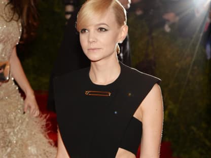 Schauspierlin Carey Mulligan trug auch den Trend des Abends: sexy Cut-Outs