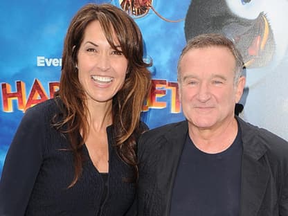 Susan Schneider und Hollywood-Star Robin Williams posieren für die Kameras