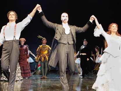 Nicky Wuchinger als "Raoul" (L-R), Mathias Edenborn als "Phantom"´ und Valerie Link als "Christine"