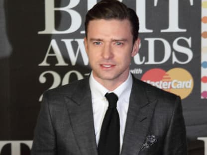 Justin Timberlake kam ganz nach seinem Songtitel klassisch mit "Suit & Tie"