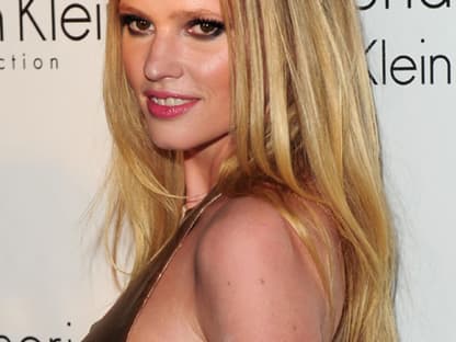 Auch Topmodels lassen sich in Cannes gern blicken. Wie beispielsweise Lara Stone, die sich auf der "Calvin Klein Tribute To Women"-Party zeigte