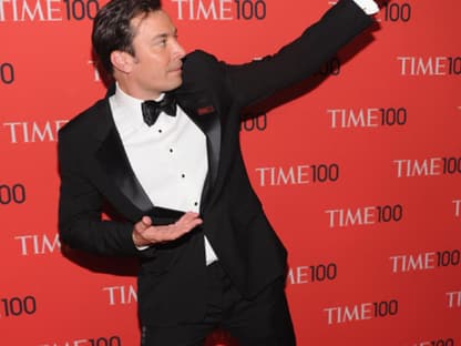 Was will uns US-Entertainer Jimmy Fallon mit diesem Posing sagen? Will er etwa noch höher hinaus?