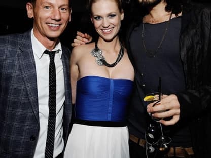 Jim Nelson mit January Jones und Russell Brand. Letzterer kam ohne seine Freundin Katy Perry