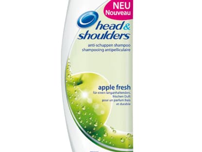 Wer Schuppen den Kampf ansagen und nebenbei köstlich  nach grünem Apfel duftendes Haar haben möchte, kann ab sofort zum âApple  Freshâ-Shampoo von Head & Shoulders greifen. Lecker! 300 ml, ca. 5  Euro