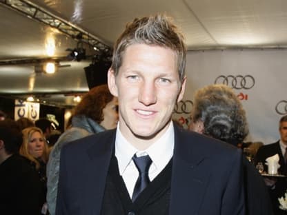 Und Sportgröße Bastian Schweinsteiger. Er kam ohne seine Freundin Sarah Brandner.