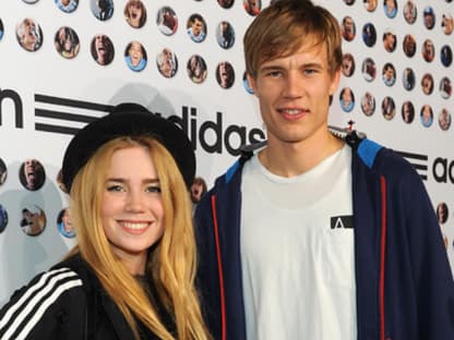 Moderatorin Palina Rojinski und der Fußballprofi Holger Badstuber verstanden sich blendend und posierten gemeinsam für ein Foto