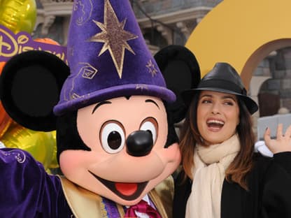 Salma Hayek und Mickey Maus bei den Feierlichkeiten zum 20. Geburtstag von Disneyland Paris