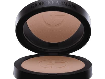 FÃ¼r die Freundin: Mattiert die T-Zone: "Luminous Silk Powder" von ´­Giorgio Armani, ca. 43 Euro