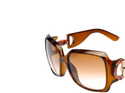 Für St. Moritz: Sonnenbrille in Horn-Optik von 
Gucci, ca. 275 Euro