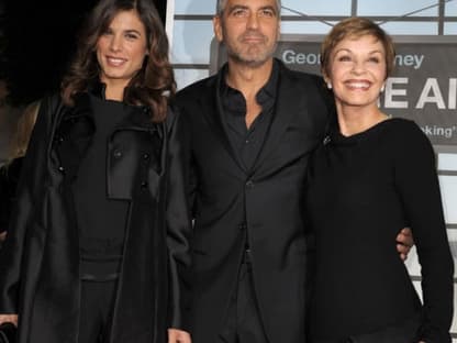 Familienschnappschuss? Elisabetta Canalis an der Seite von George Clooney und dessen Mutter Nina Warren