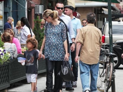 Heidi ist mit ihren Kindern Henry, Johan und Leni in New York unterwegs