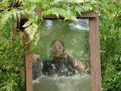 Martin Kesici tritt zur Dschungelprüfung "Telefon des Grauens" an. Dabei  stellen ihm ehemalige Camp-Bewohner fragen während das Wasser immer höher steigt