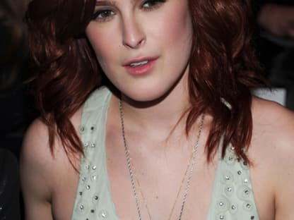 Rumer Willis ﻿ist das Gesicht von Badgley Mischka. Bei der Show des Labels saß sie natürlich in der ersten Reihe