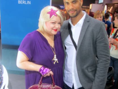 Cheeeeese! Betty Amrhein kuschelte mit Patrice Bouedibela - nur fürs Foto natürlich!