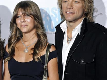 Auch Rocker Jon Bon Jovi musste um seine Tochter Stephanie bangen: Die 19-Jährige musste Mitte November wegen einer Überdosis Heroin ins Krankenhaus eingeliefert werden. Inzwischen geht es ihr aber wieder gut