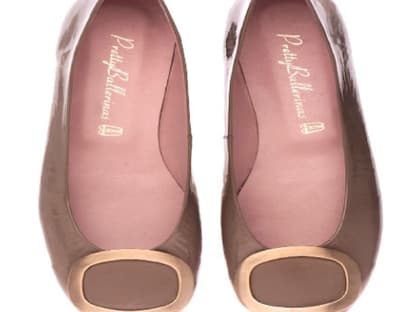 Flache Lack´­schuhe von Pretty Ballerinas, ca. 170 Euro