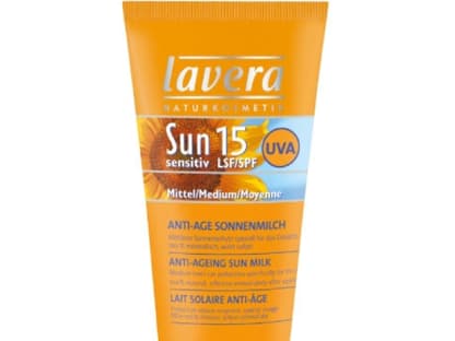 Für das Gesicht "Sun Sensitiv Anti-Age Sonnenmilch LSF 15" von Lavera, 50 ml ca. 10 Euro