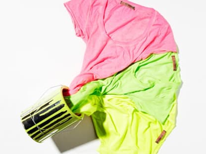 3. August 2012: Die bringen Frische in unsere Sommergarderobe! Lässige Shirts in angesagten Neonfarben von Comma, je ca. 30 Euro