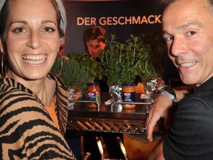 Tina Bordihn und Hannes Jaenicke machten es sich an der Bar gemütlich