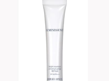 Giorgio Armanis "Luminessence" ist sehr leicht und auch nicht so getönt, wie andere BB Creams.  Lässt sich sehr gut verteilen, ist aber zum Abdecken eher nicht geeignet. 30 ml, ca. 65 Euro