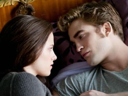 Mit der Liebesgeschichte zwischen der Highschool-Schülerin "Bella Swan" und dem Vampir "Edward Cullen" spielten sich Kristen und Rob in die Herzen der Zuschauer