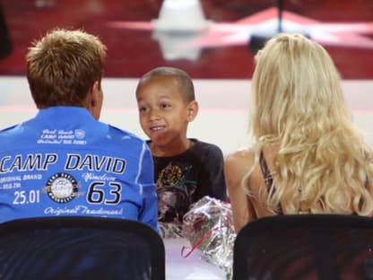 Kleiner Mann ganz groß: Breakdancer Jermaine Kreß, 7, aus Wiesbaden beim Smalltalk mit der Jury