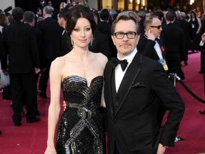 Gary Oldman (nominiert als bester Hauptdarsteller in "Tinker Tailor Soldier Spy") mit Alexandra Edenborough