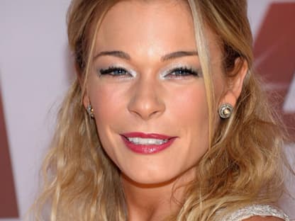 LeAnn Rimes Kam ohne Ehemann Eddie Cibrian, dafür aber mit eingefrorener Miene