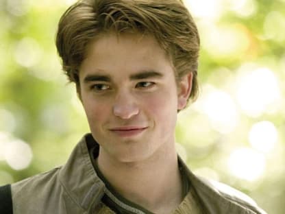 Als Nebendarsteller tauchte Robert Pattinson schonmal bei "Harry Potter" auf. Dort spielte er den Vertrauensschüler "Cedric Diggory", der in "Harry Potter und der Feuerkelch" stirbt