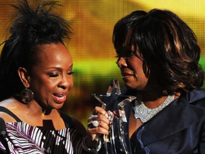 Gladys Knight verlieh den Lifetime Achievement Award an Patti LaBelle