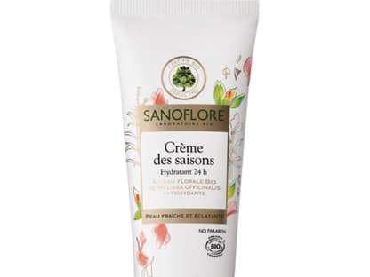 Ab sofort gibt es eine Gesichtscreme die zur  Jahreszeit passt. Die Pflege wirkt feuchtigkeitspendend und leicht  mattiered, durch die Kombination von Sheabutter und Blütenwasser aus  Zitronenmelisse: âCreme de Saison", von Sanoflore, 40 ml, ca. 22 Euro,  in Apotheken  der Pflege-Tiegel für Herbst/Winter wird im Oktober  erhältlich sein.