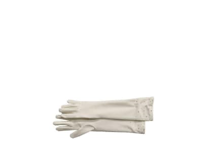 Die Haute-Couture-Hochzeit: Handschuhe mit Perlenver´­zie´­´­rung von Brautmoden Haupt, ca. 20 Euro