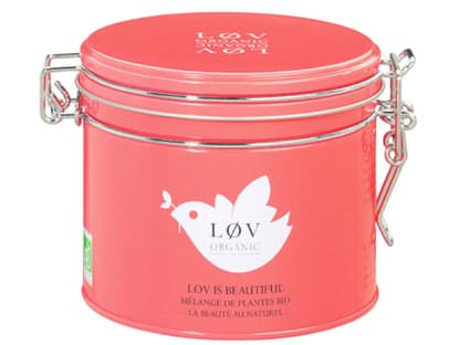 Dieser Tee klingt so verführerisch mit seinem Aroma aus weißem und grünem Tee, Mango, Ananas und Aprikosen, dass wir es gar nicht erwarten können bis er im September in den Handel kommt! "Lov is beautiful" von Lov organic Tea, 100 g ca. 13 Euro