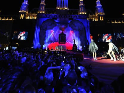 Zum "Life Ball" wird das Rathaus in Wien zu einer spektakulären Kulissen umfunktioniert