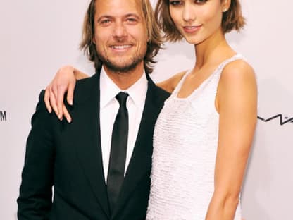 Lance LePere (Lebensgefährte von Designer Michael Kors) posierte mit Model Karlie Kloss