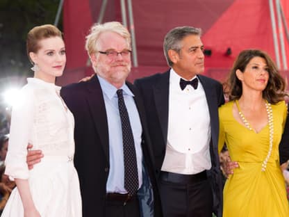 Glamouröser Auftakt: Am Mittwochabend feierten die Filmfestspiele von Venedig ihre Eröffnung mit Stars wie Evan Rachel Wood, Philip Seymour Hoffman, Regisseur George Clooney und Marisa Tomei. Das Quartett stellte seinen Film "The Ides of March" vor, in dem Clooney nicht nur mitspielt, sondern auch Regie führt