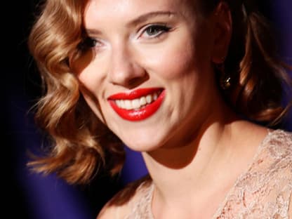 Scarlett Johannson mit sexy Lippenfarbe