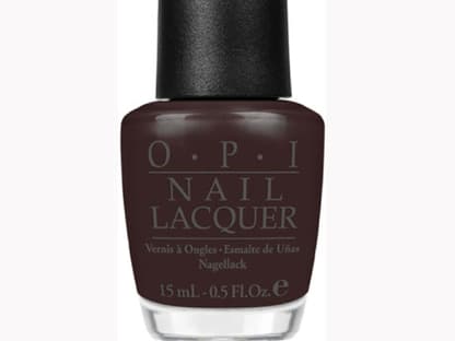 "Suzi loves Cowboys" kommt in einem dunklen Braunton daher. Dieser Nagellack gehört zur zwölfteiligen "Texas Collection" von OPI, je ca. 16 Euro