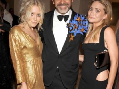 Ashley (rechts) und Mary-Kate Olsen (beide in Diane von Fürstenberg) mit Schuhdesigner Christian Louboutin