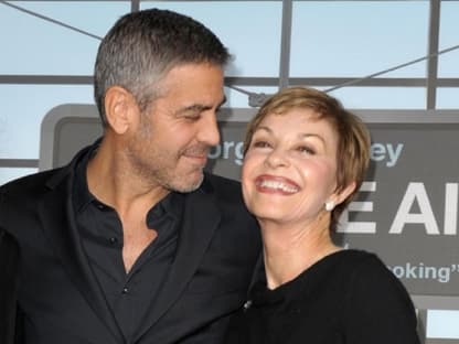 "Mama ist die beste!" Zum Dank nahm George Clooney seine Mutter Nina Warren liebevoll in den Arm