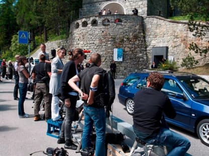 Presserummel vor dem Segantini Museum in St. Moritz