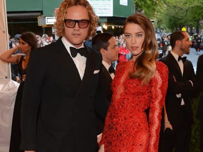 Pucci-Designer Peter Dundas mit Model Amber Heard