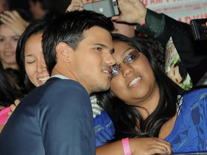 Autogramme, Autogramme, Autogramme: Taylor Lautner wurde von Fans umringt