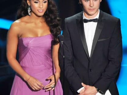 Zachary "Zac" David Alexander Efron (18. Oktober 1987 in San Luis Obispo, Kalifornien) ist ein US-amerikanischer Schauspieler und Sänger. 
Hier zusammen mit Alicia Keys bei den 81. Oscars